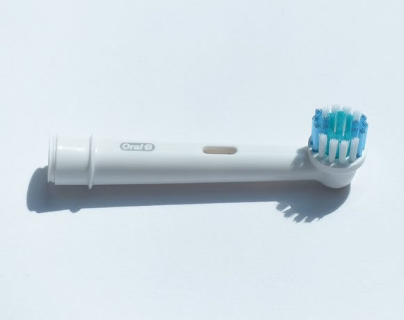 So reinigen Sie Ihre Zähne zu Hause